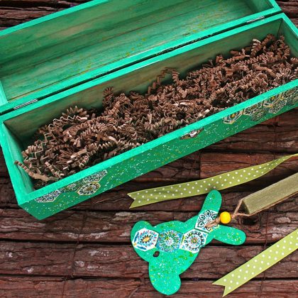 ξύλινο κουτί diy για πασχαλινές λαμπάδες