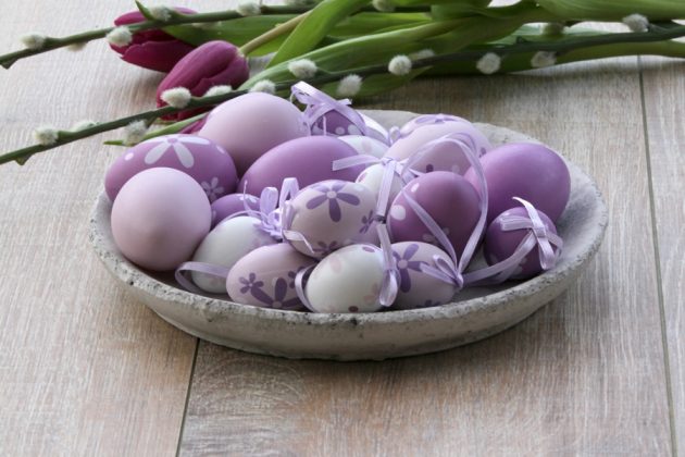 Πασχαλινά αυγά σε αποχρώσεις του μωβ
